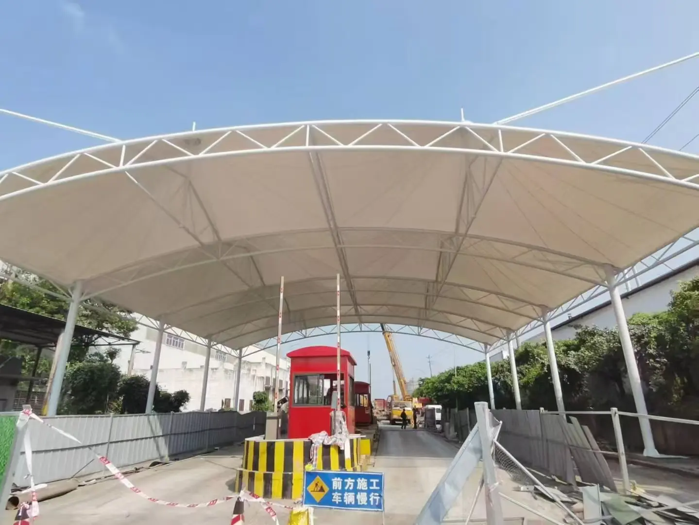 【贵州凯里雨棚】怎么选择【源头工厂】:解决雨棚建造盲目选择的选型标准